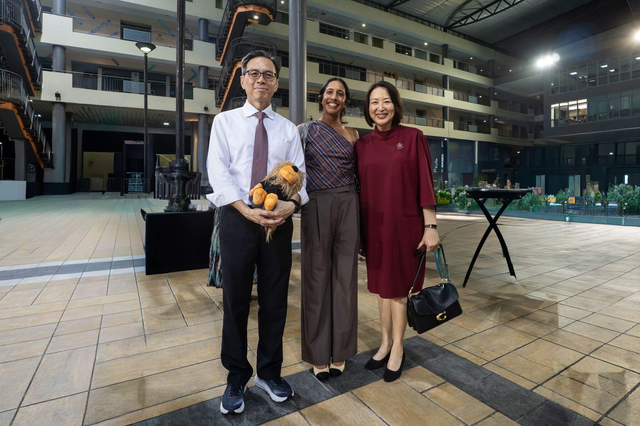 RP Principal & CEO, Jeanne Liew, RP School of Business Director, Tui Jurn Mun, taking a group photo with national athlete Shanti Pereira