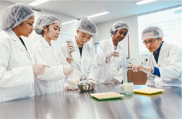 Dr Heng and team in Lab