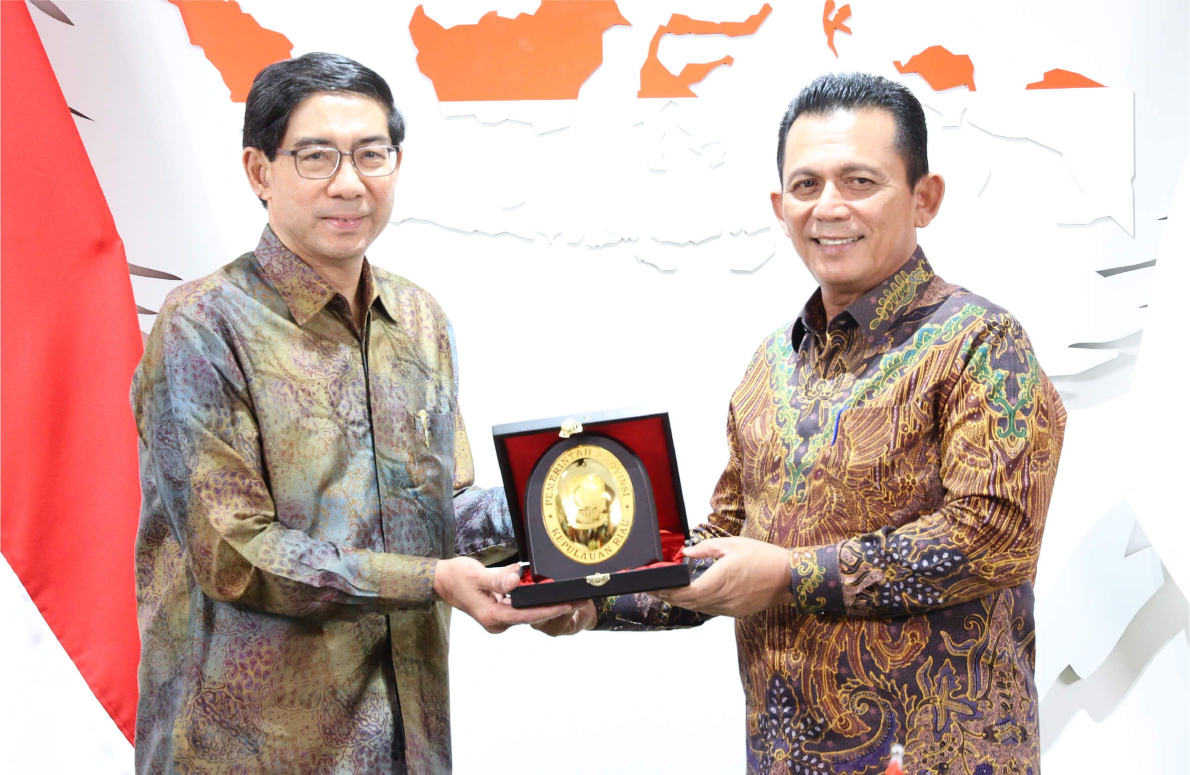 RP's P/CEO and the Governor of Riau Islands