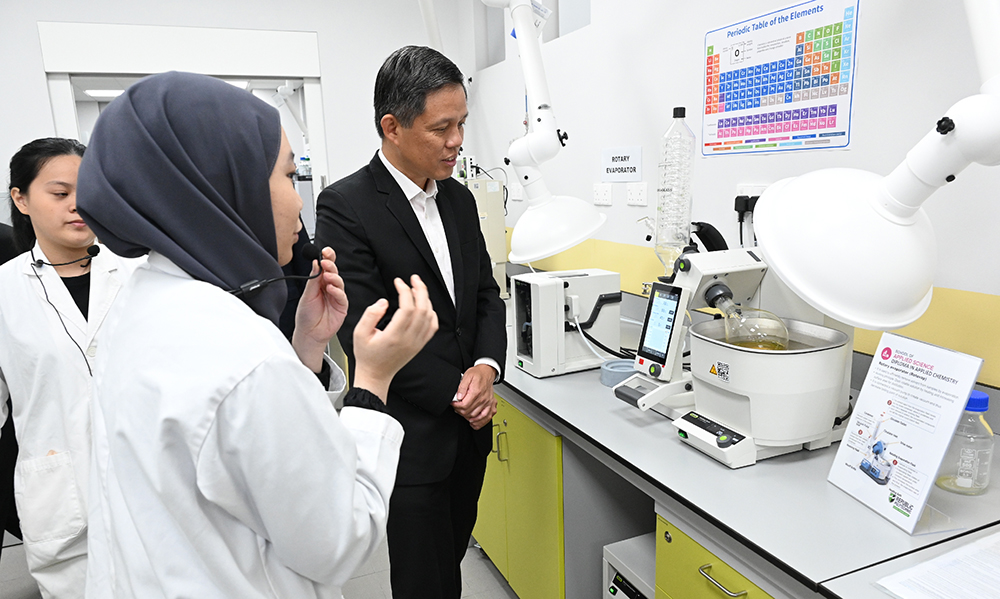 Minister Chan at STAR Lab