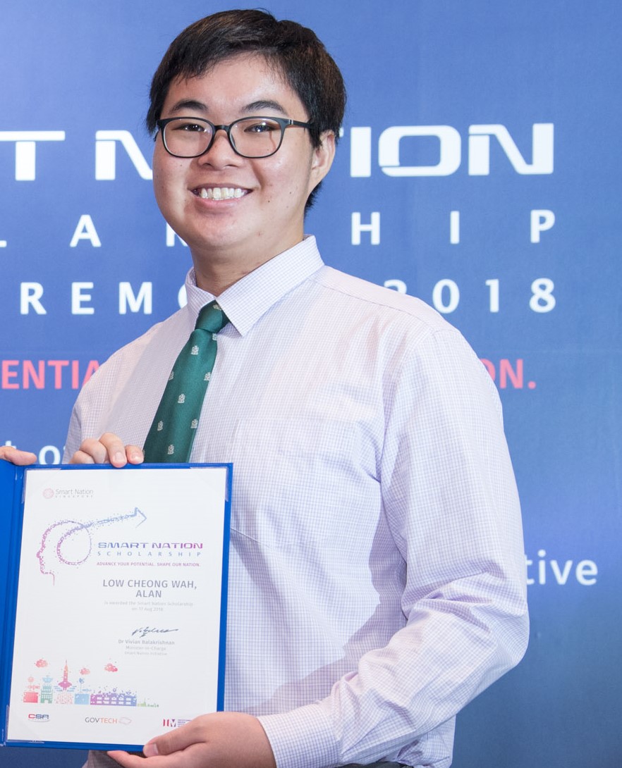 Mr Alan Low receiving his IMDA Scholarship
