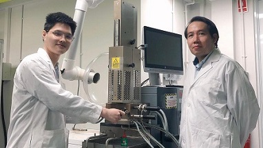 [Thumbnail size] Dr Gabriel Lee with his research assistant