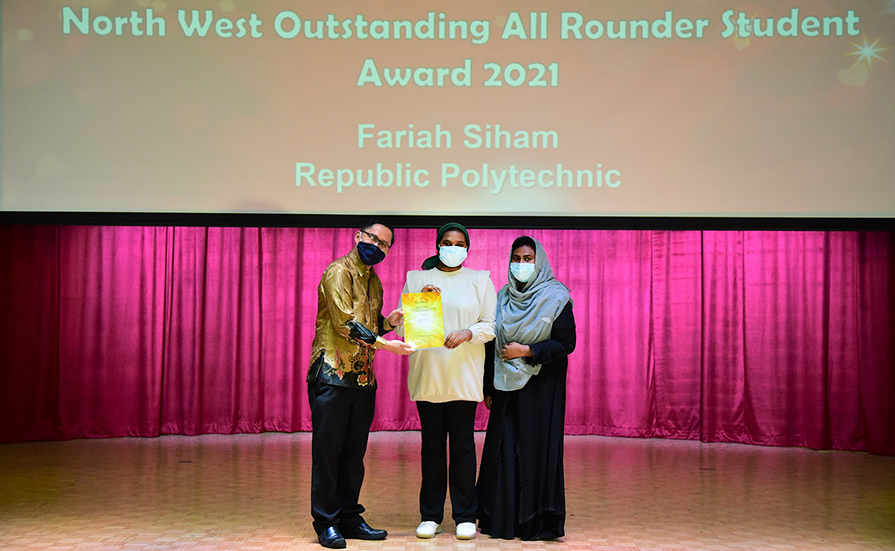 Fariah Siham receiving her award at the North West Outstanding All Rounder Student (OARS) Award Ceremony. 