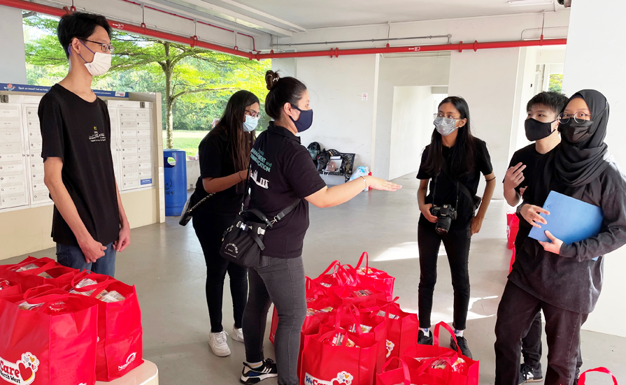 Student leaders from SMC grouped and briefed their peers to ensure a smooth distribution.