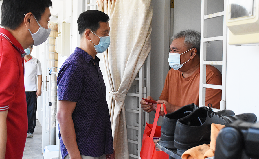 Health Minister Ong Ye Kung showed his support for the volunteers as they distributed the festive packs.