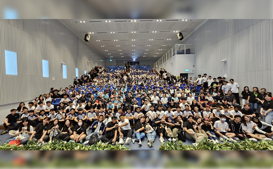 A group photo of the participants, students, and lecturers involved in the FLY Challenge.