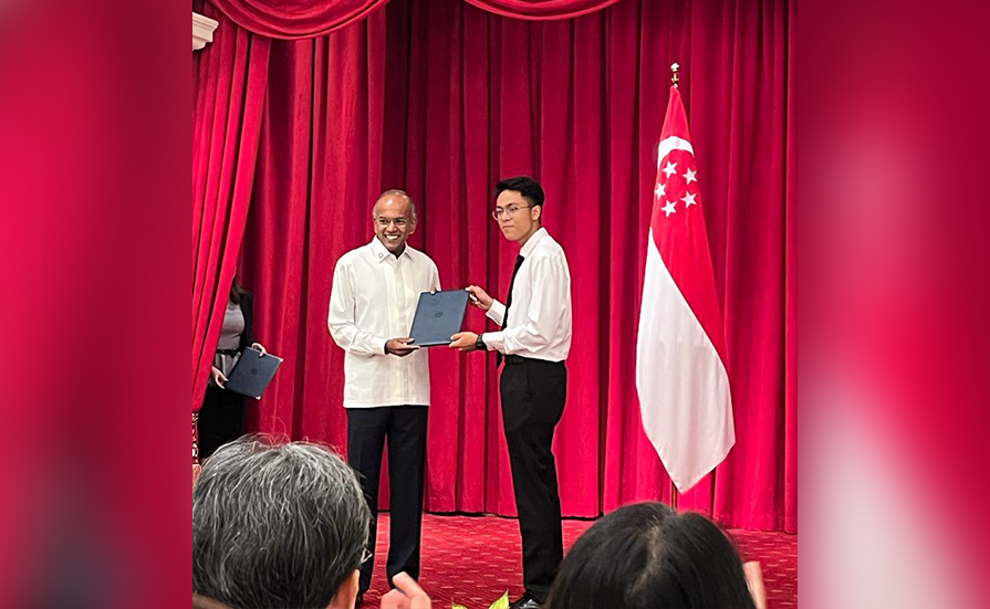 Ameet Singh Sandhu receiving the Ministry of Home Affairs Uniformed Scholarship from Mr K Shanmugam, the Minister for Home Affairs and Minister for Law.