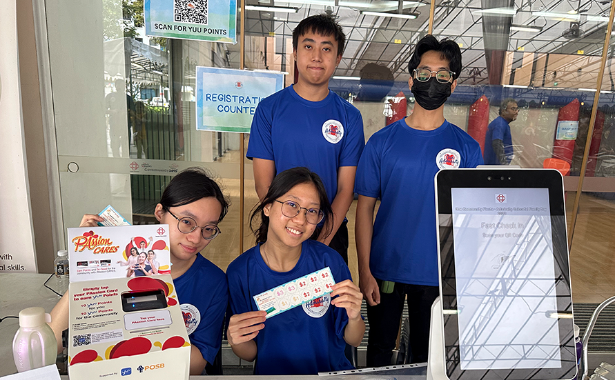 Community spirit in action as student volunteers lend a hand at the activity booth, spreading joy and making a difference.