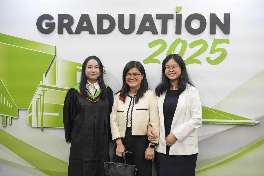 Graduation Photo with SOI Director, Ms Wong Wai Ling